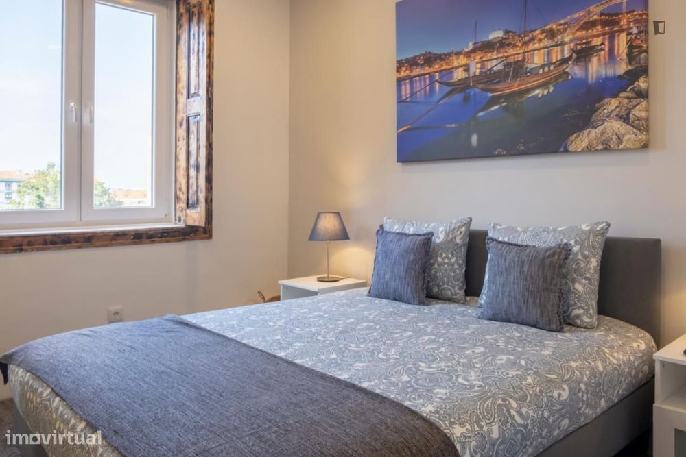 Quarto - localizado em Mafamude Porto