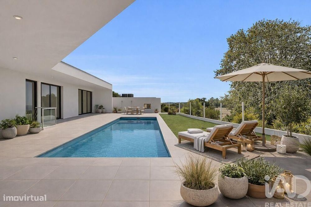 Casa / Villa T2 em Caldas da Rainha - Nossa Senhora do Pópulo, Coto e
