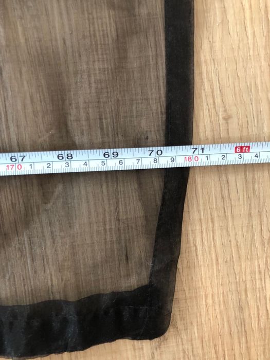 Dois pares cortinados preto