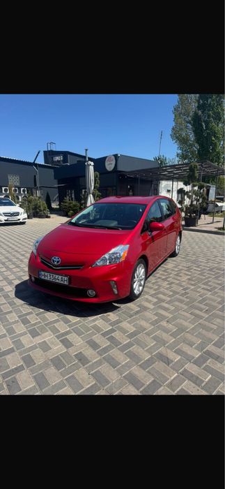 Сдам  в аренду авто TOYOTA PRIUS V гибрид 2013 долгосрочно под такси