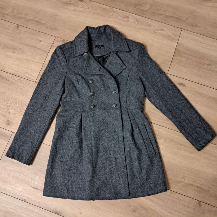Wełniany płaszcz dwurzędowy 57% wełna