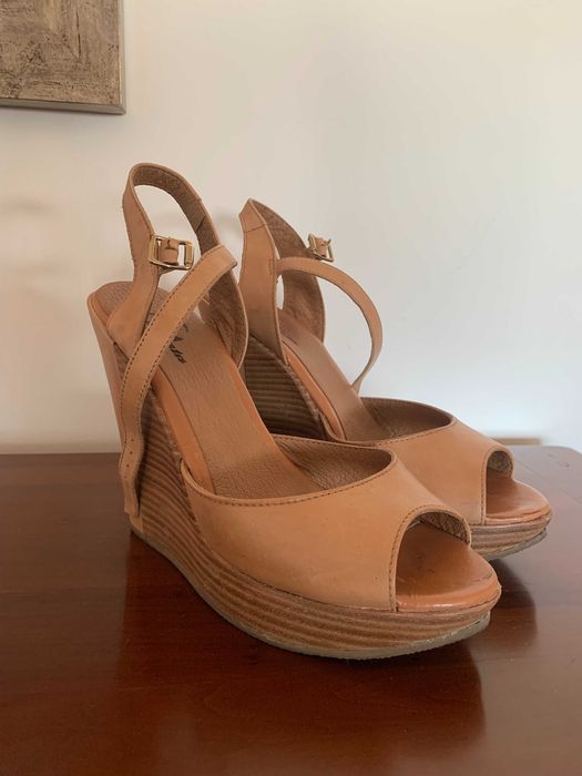 Sandálias de salto alto