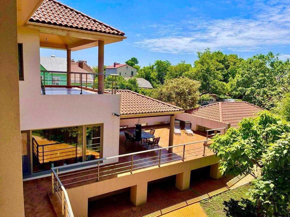 Дом с жилым подвалом 18 соток Свой парк 3 мастер спальни Б Фонтан