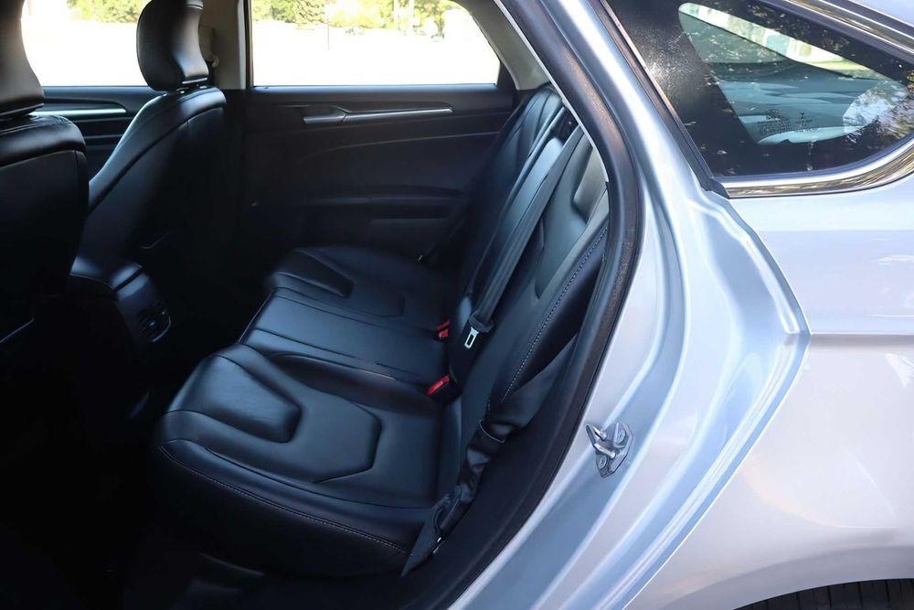 Ford Fusion Titanium Hybrid      2019