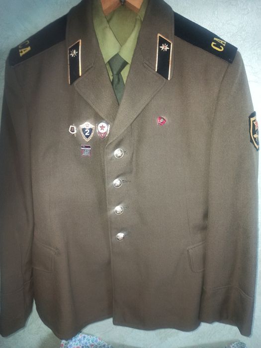 Военная парадная солдатская форма.