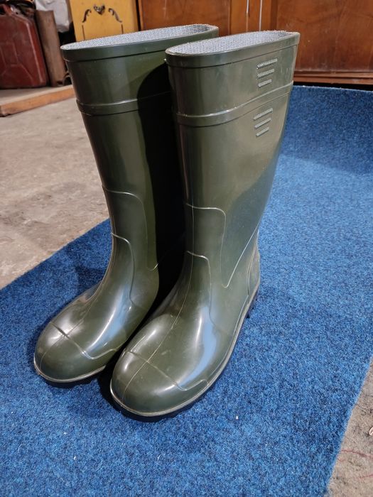 Продам сапоги резиновые