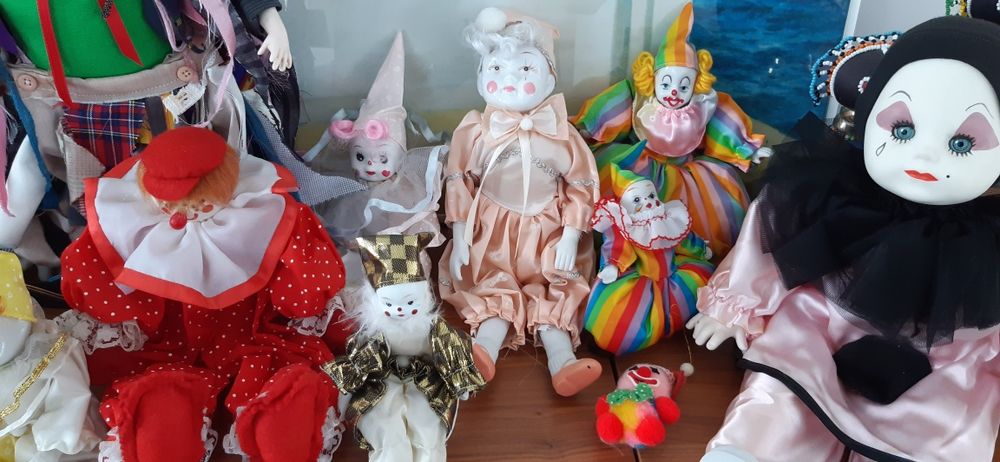 Coleção de palhaços decorativos