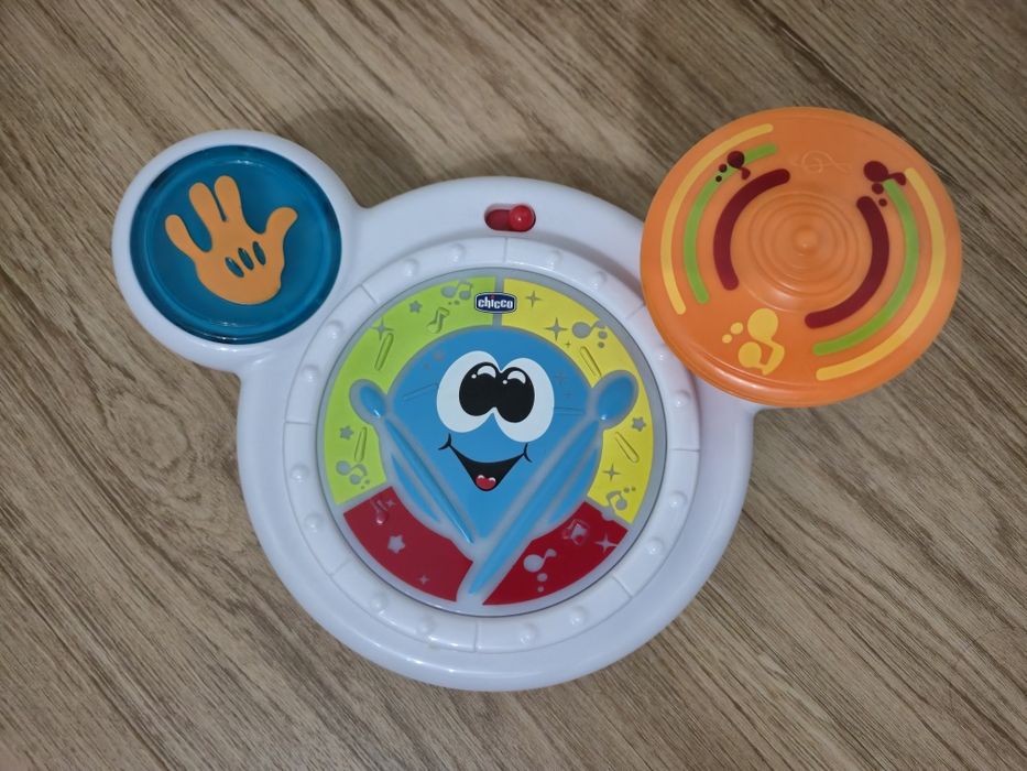 Vários brinquedos de criança