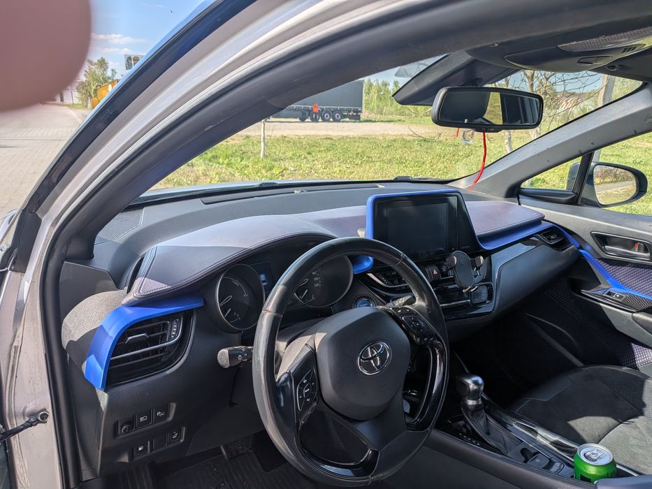 Toyota CH-R 1.8 гібрид
