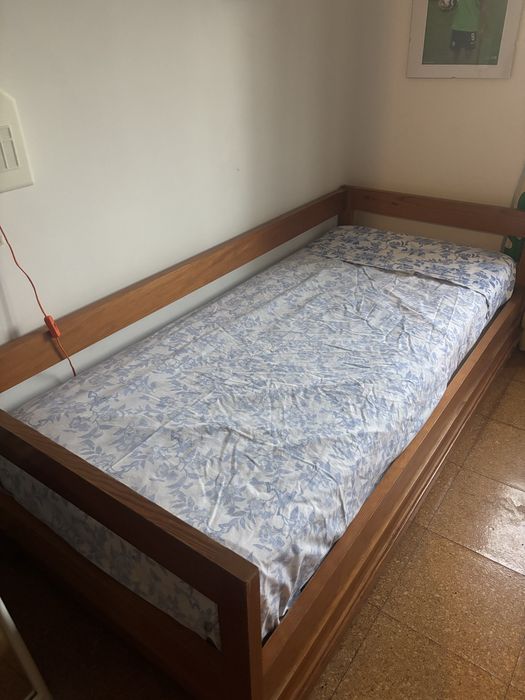 Cama de madeira