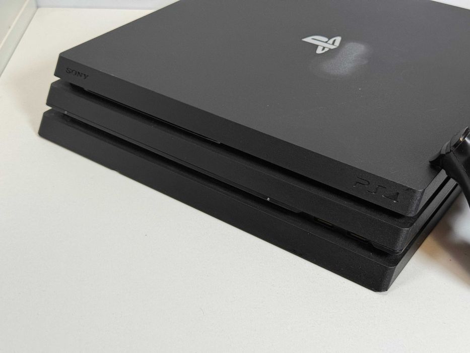 Konsola PlayStation 4 Pro 1TB - PS4 Pro - z Padem -