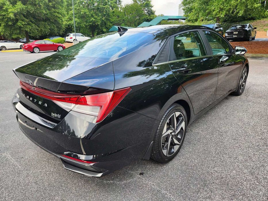 Hyundai Elantra Limited      2023