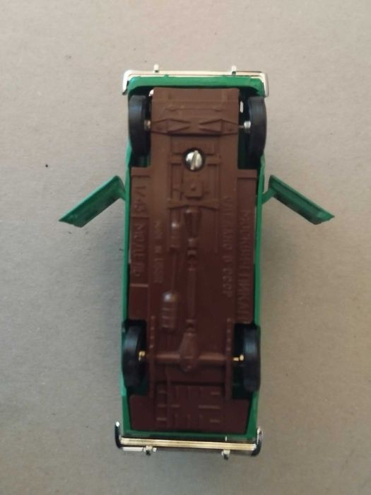 Иж 2715 (пирожок) сделано в СССР масштаб 1:43