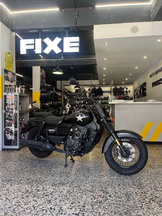 UM Renegade Comando em Óptimo estado.