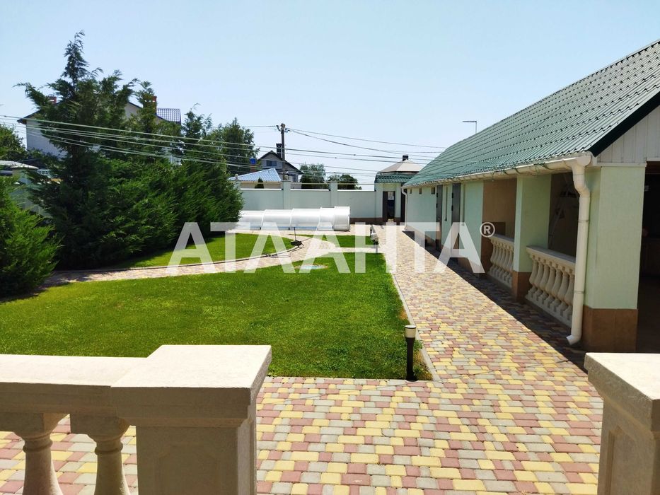 Будинок з басейном біля моря на 7 сотках