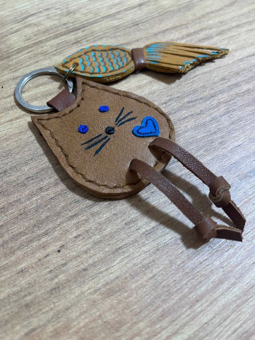 Skórzana zawieszka do torebki kot i ryba, brelok, ręcznie robiony