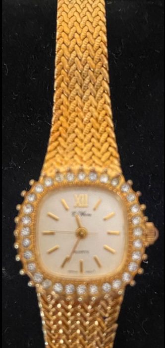 Relógio Dourado Marca Le Wave