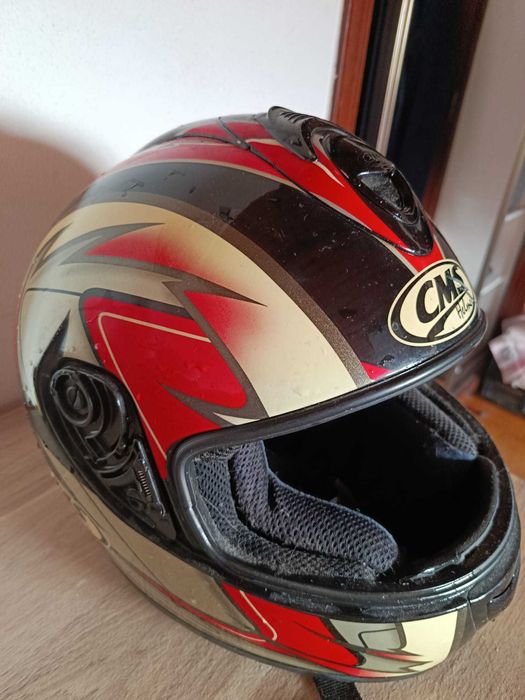 Capacete aberto CMS