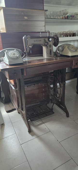 Maquina de Costura da Singer com mesa