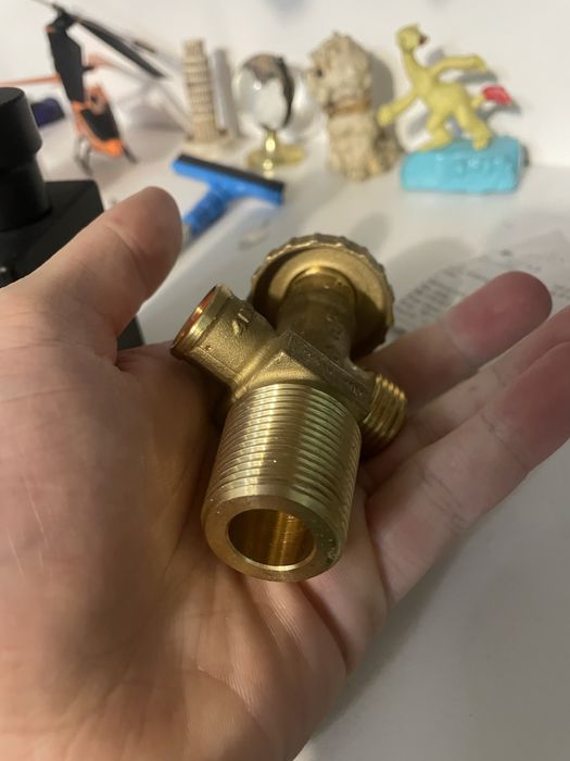 Вентиль на газовий балон Safegas W21.8x1/14-LH