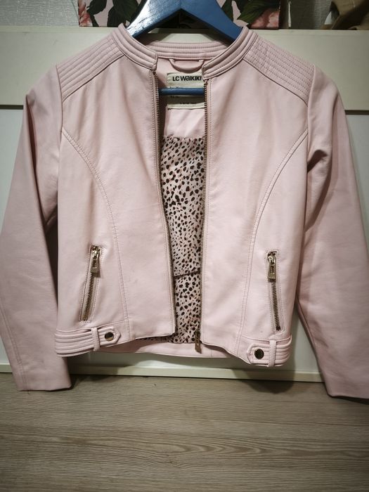 Легка куртка для дівчинки