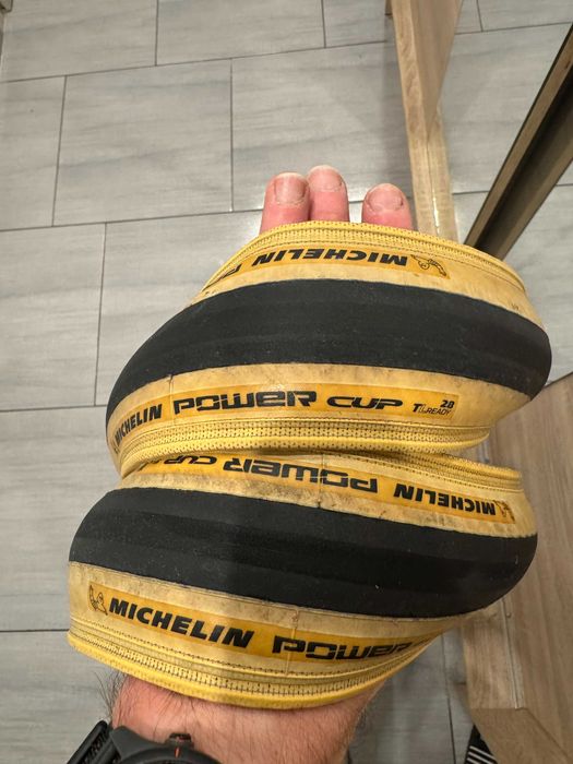 Opony MICHELIN Power Cup TS TLR 28 / komplet