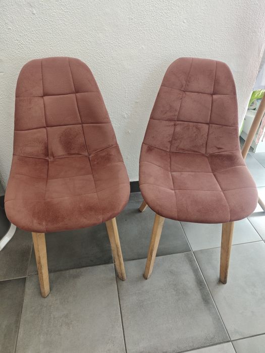 Cadeiras rosa em bom estado