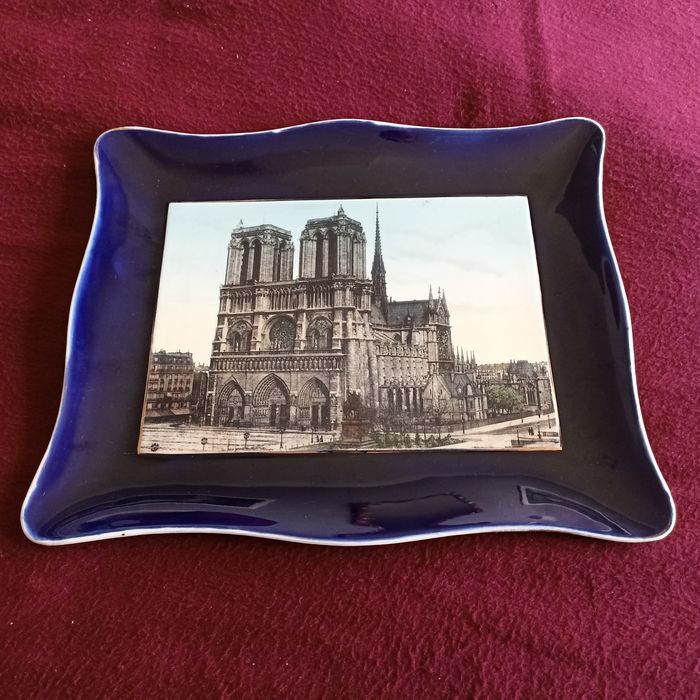 Travessa em faiança francesa Sarreguemines motivo Notre Dame Paris