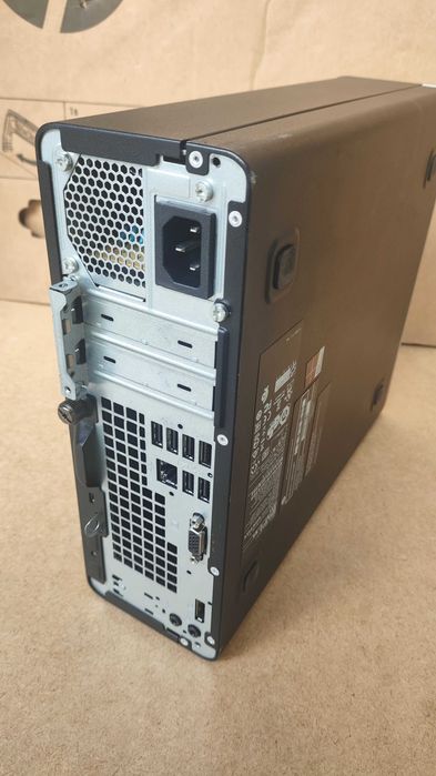 Lenovo ThinkCentre M910s ou HP ProDesk 400 G4 SFF
