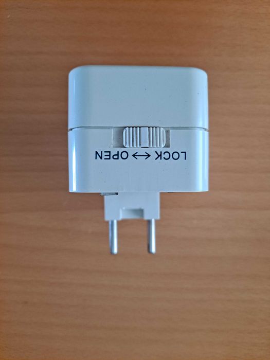 Adaptardor universal de corrente elétrica