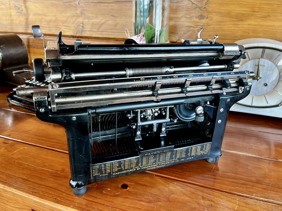 Antiga maquina de escrever Underwood 5 de 1908