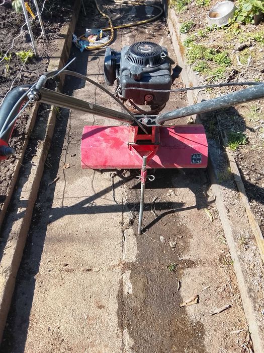 Motocultivador a funcionar bem