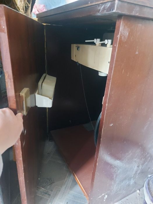 Швейная машинка Veritas ножная в рабочем состоянии.