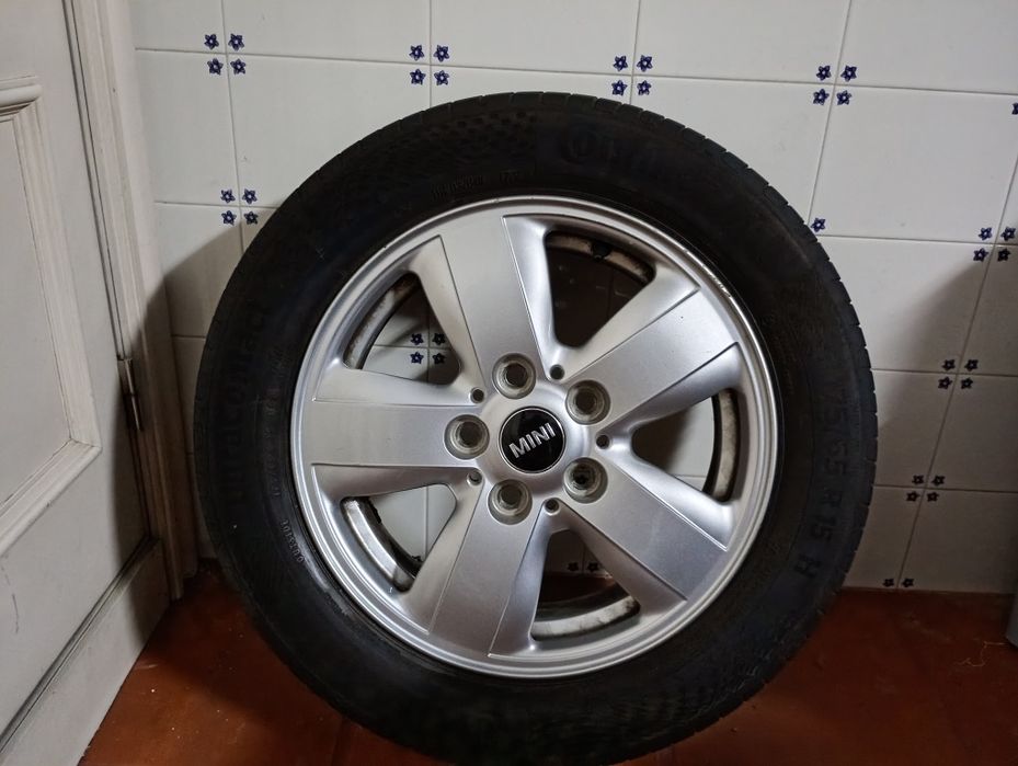 Jante com pneu mini