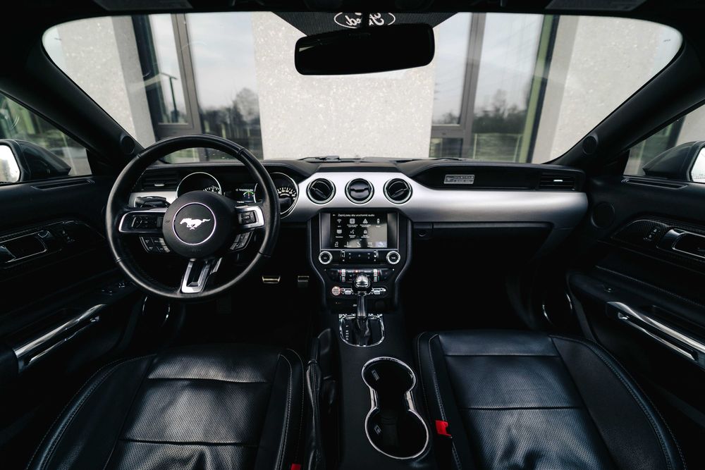 Wynajem Ford Mustang GT 5.0 V8 WYDECH wypożyczalnia samochodów