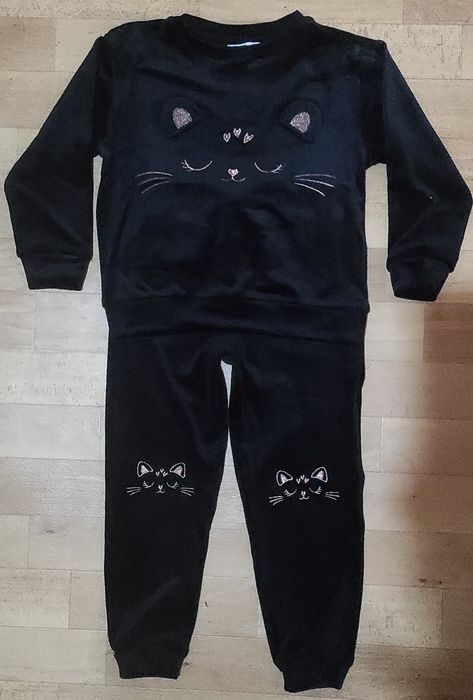 Велюров й костюм на дівчинку 110