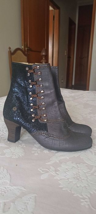 Botas Gold Button