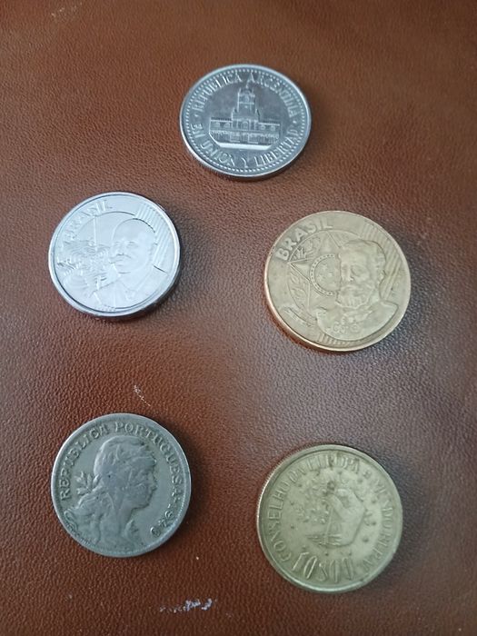 Moedas antigas aos colecionadores