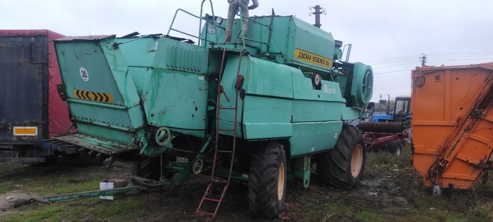 Комбайн зернозбиральний Дон 1500Б