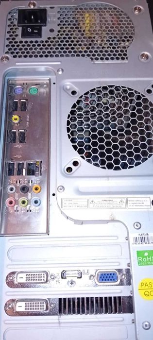 Komputer zestaw komputerowy w obudowie Tower