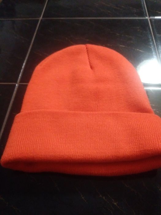 Czapka damska. Stay gold.