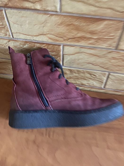 Продам ботинки женские