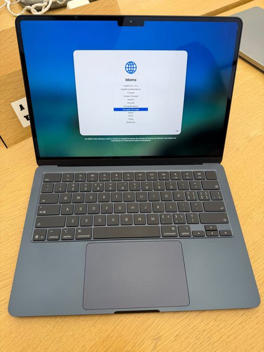 MacBook Air 2025 – como novo, com garantia até março 2026