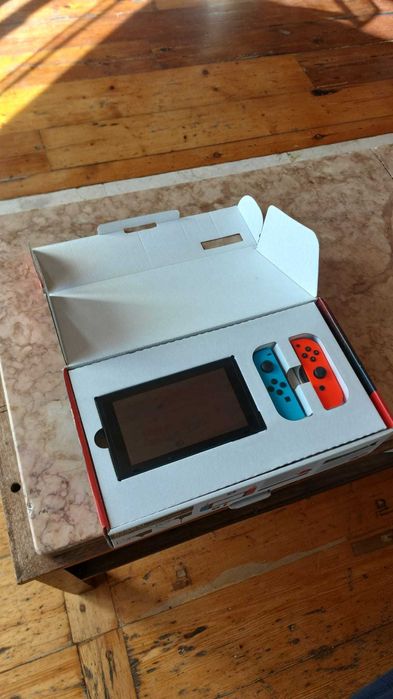 Nintendo Switch semi-novo na caixa