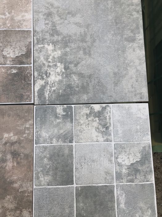 Плитка на підлогу