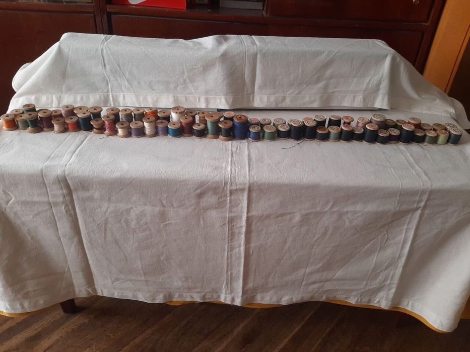 Продам набор ниток для швейной машинки