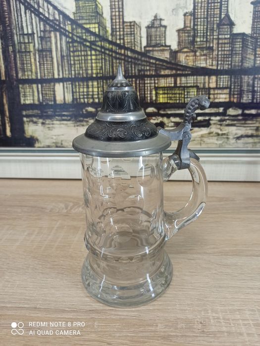 Kufel do piwa z metalową pokrywą – styl retro