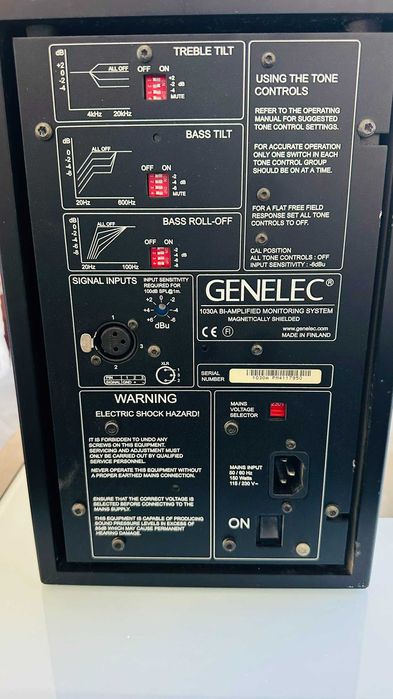 Par de monitores de estúdio Genelec 1030A