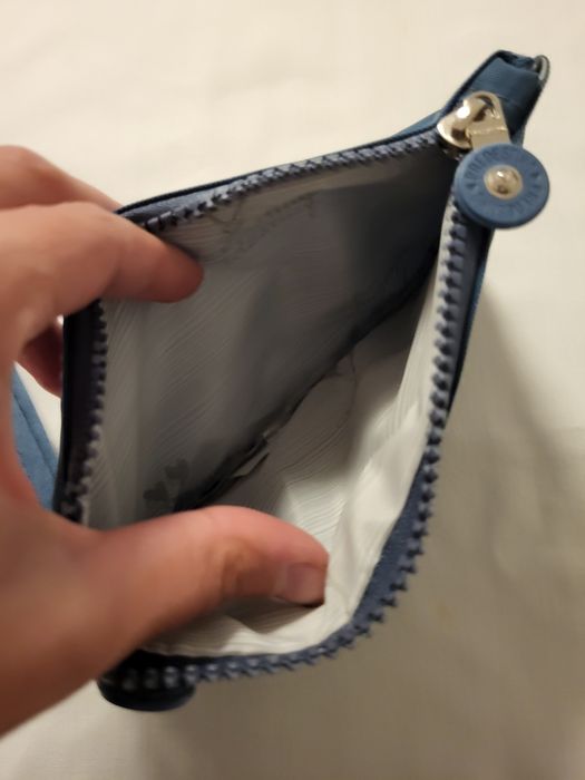 Carteira Azul ou pequena necessaire