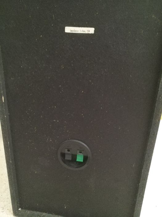 Subwoofer marca QONIX mais duas colunas, muito bom som, exemplar estado 
Dá para aplicação no carro